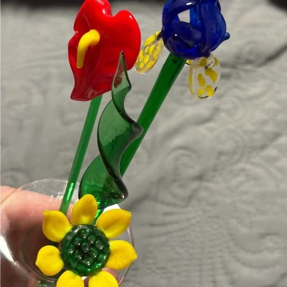 Murano Style Vintage Glass Flower Bouquet – Handcrafted Art in Vase - Picture 9 of 13